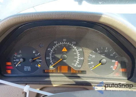 1999 Mercedes-Benz E 320 z USA, uszkodzony, nr VIN WDBJF65H3XA769955